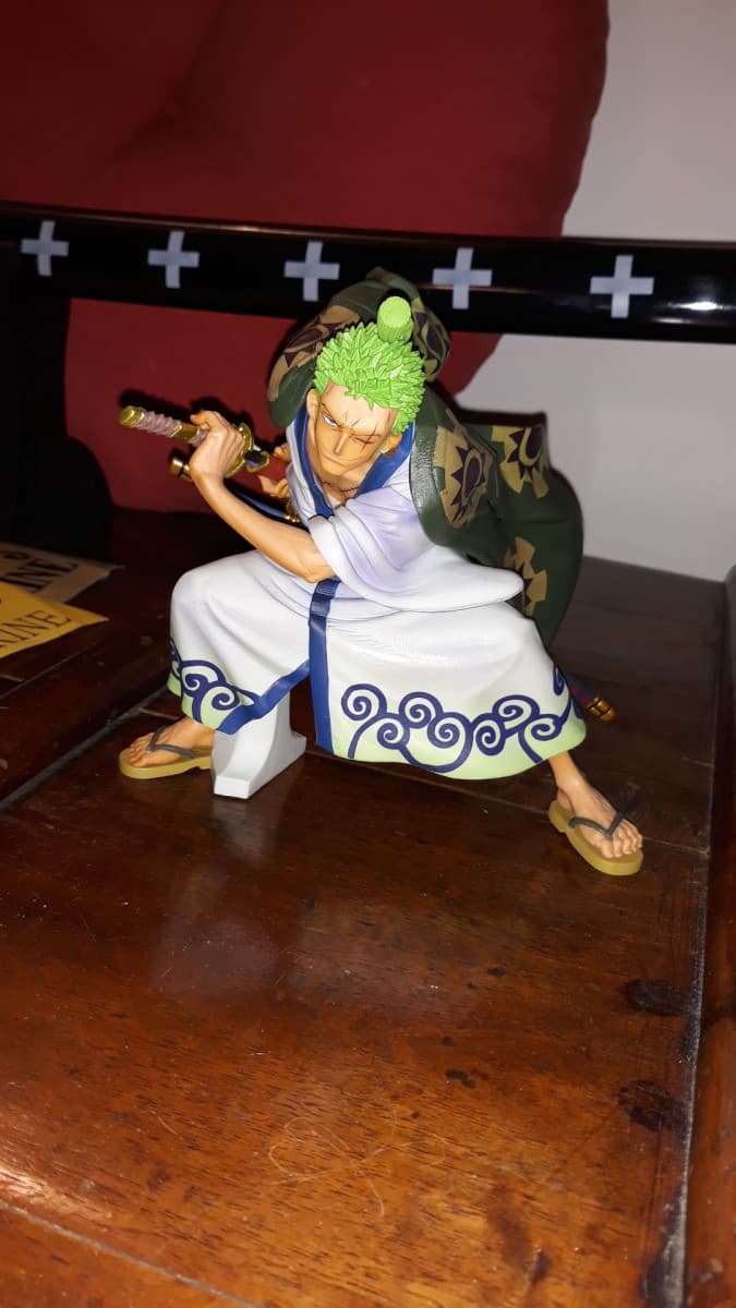 qualcuno avrebbe dovuto fermarmi dal ricominciare a comprare figure di one piece. ma nessuno lo ha fatto. ormai sono irrecuperabile. 