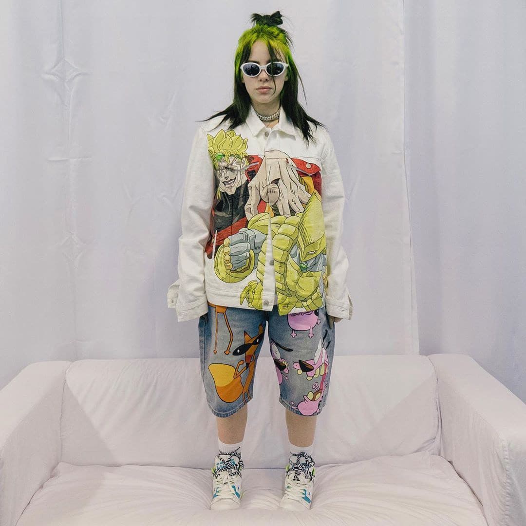 Niente volevo solo farvi vedere Billie Eilish con la camicia di Dio