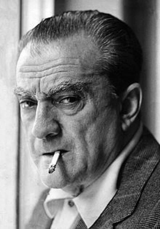 Luchino Visconti era un regista(neorealista) italiano che ha portato il top dell'Italia nel mondo ?,con stile e con tanta maestria.oggi non è un anniversario della sua morte,volevo solo farlo conoscere a chi non sa chi è.cercatelo se v'ispira.;3