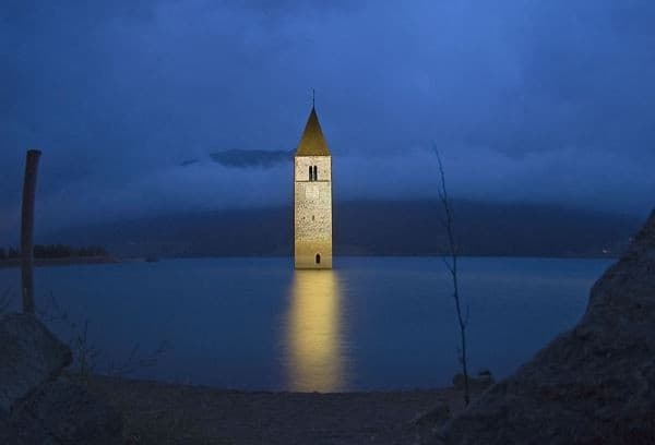 Il campanile del Lago di Resia