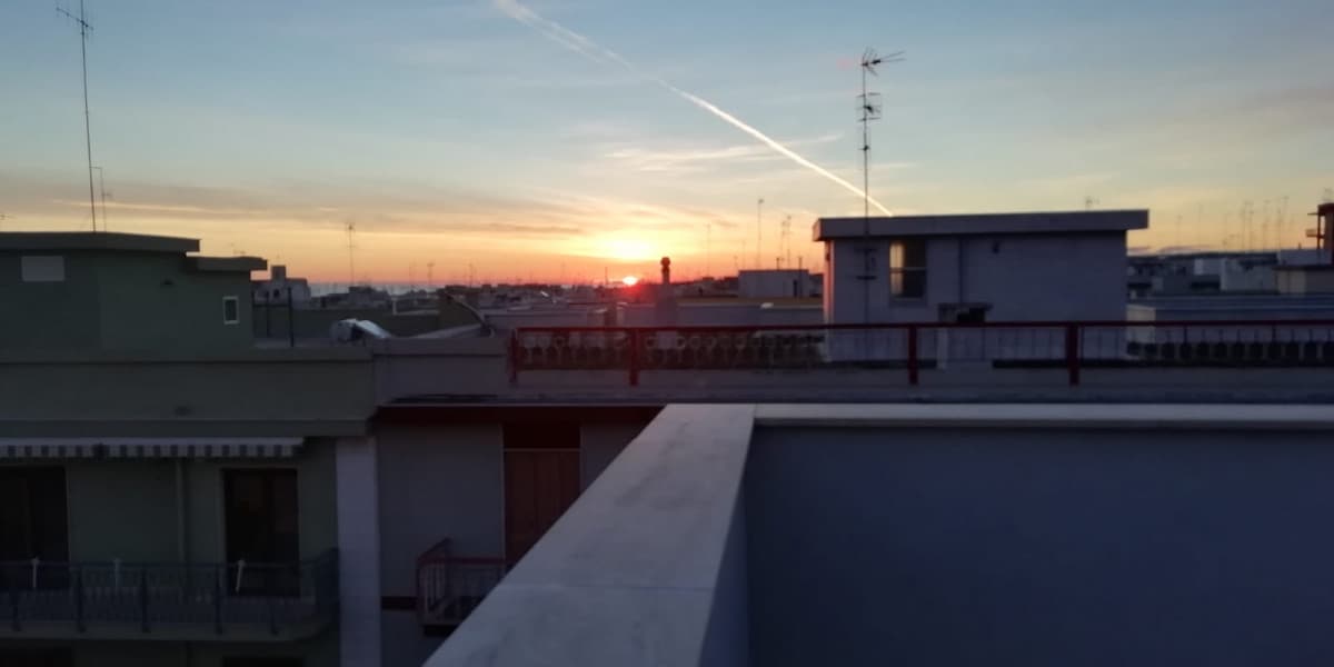 Domani si torna in pista; vado a vedere l'alba dell'ultimo giorno di DAD, l'alba dell'ultimo giorno di chiusura in casa a causa di questa pandemia