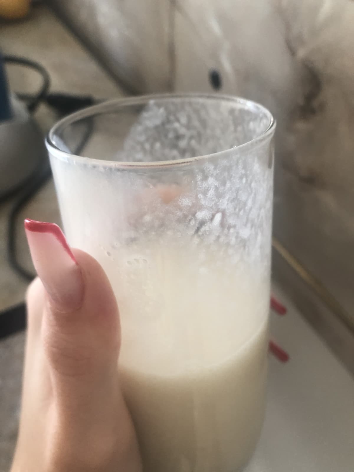 Raga è un mese che mangio solo porridge e yogurt e bevo acqua/ frullarti e tisane (e qualche eccezione quando esco in cui bevo alcol) e sto benissimo 