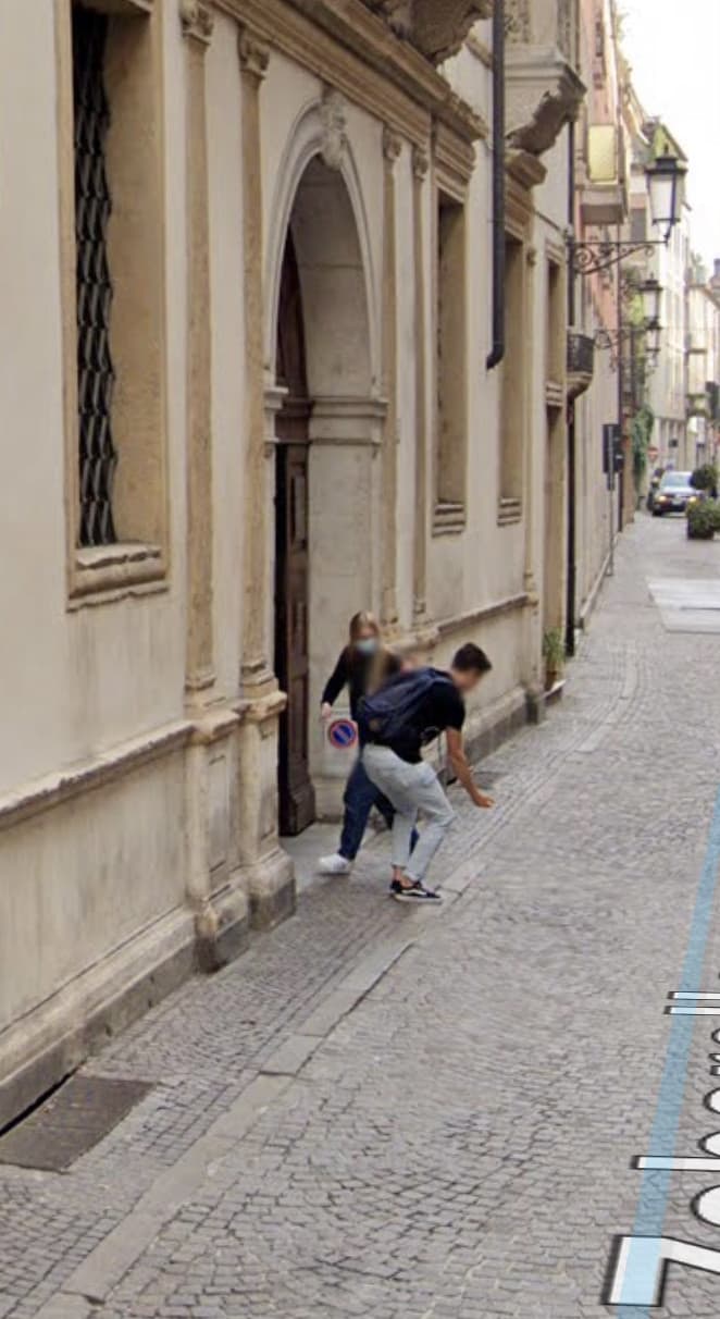 Sequenza di foto divertenti prese da Street View 