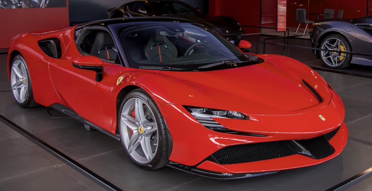 cos'è una Ferrari ? no è una bionda con occhi azzurri, comunque secondo me siete delle streghe e fate magie nere con quei occhi è mai possibile che quando ne vedo una non capisco nemmeno come mi chiamo 