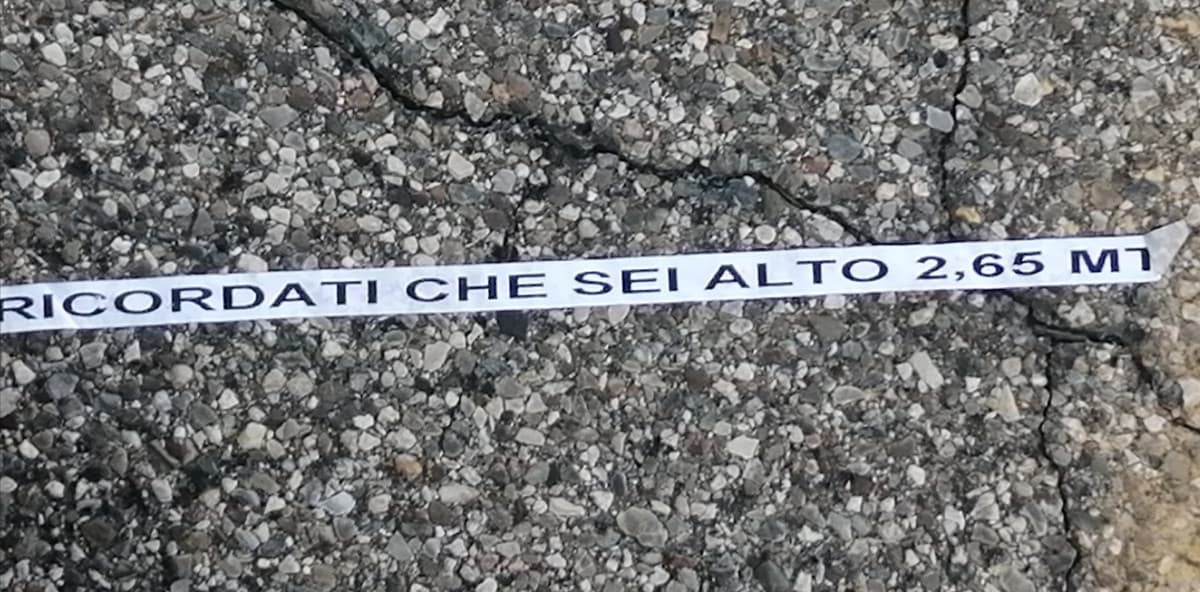 Ho trovato questo biglietto nel mio parcheggio a lavoro :') 