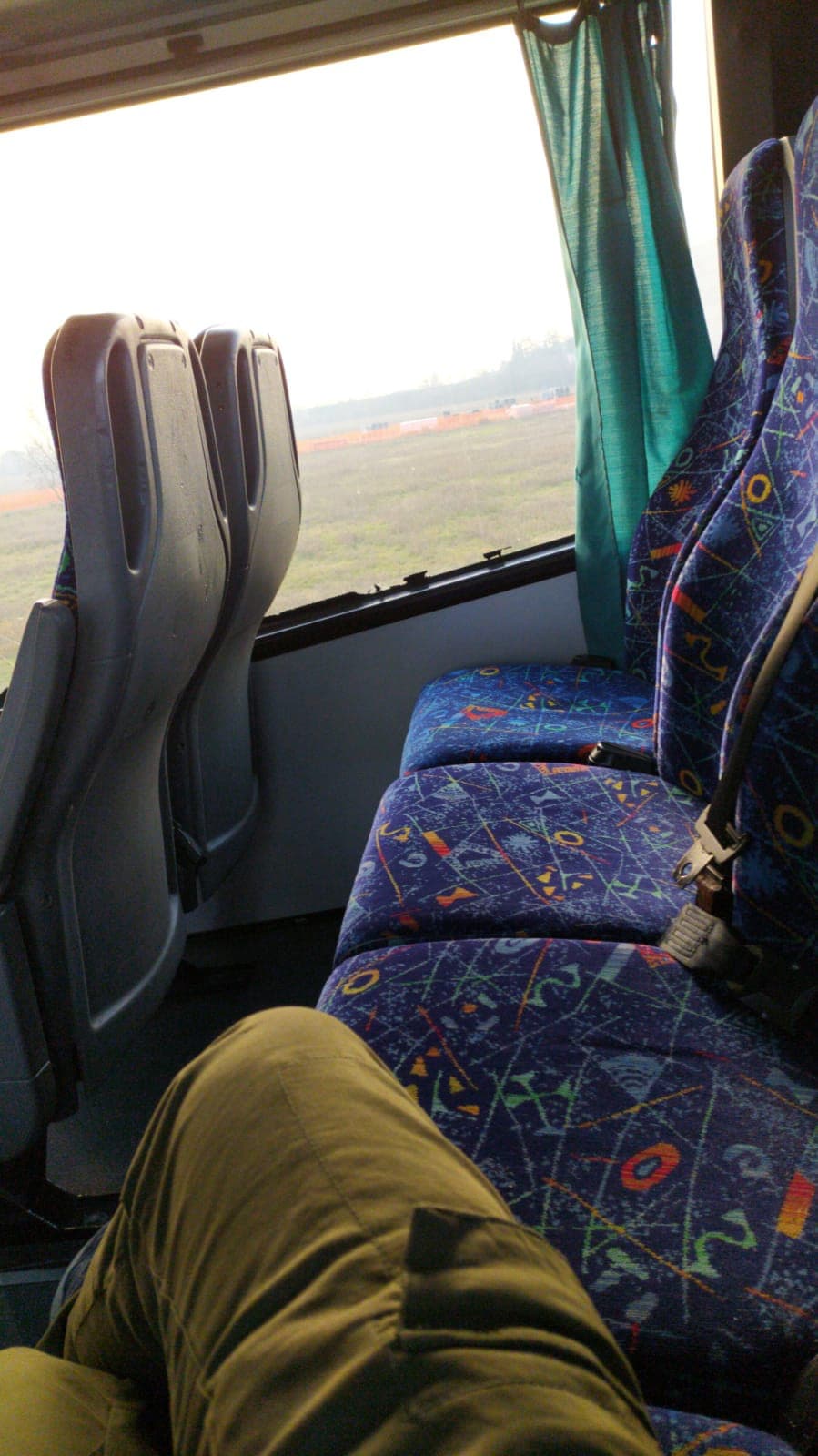 E niente son solo in bus ghe sboro tenetemi compagnia 