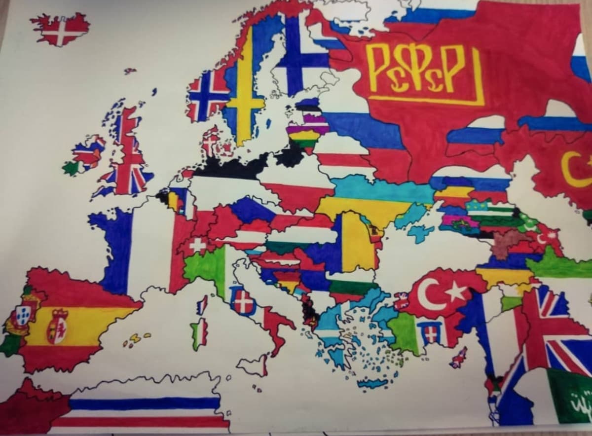 Mappa dell’Europa nel 1919, come potete vedere è in corso la guerra civile russa. Vi chiedo, chi avreste supportato tra Armata Rossa e Armata Bianca?