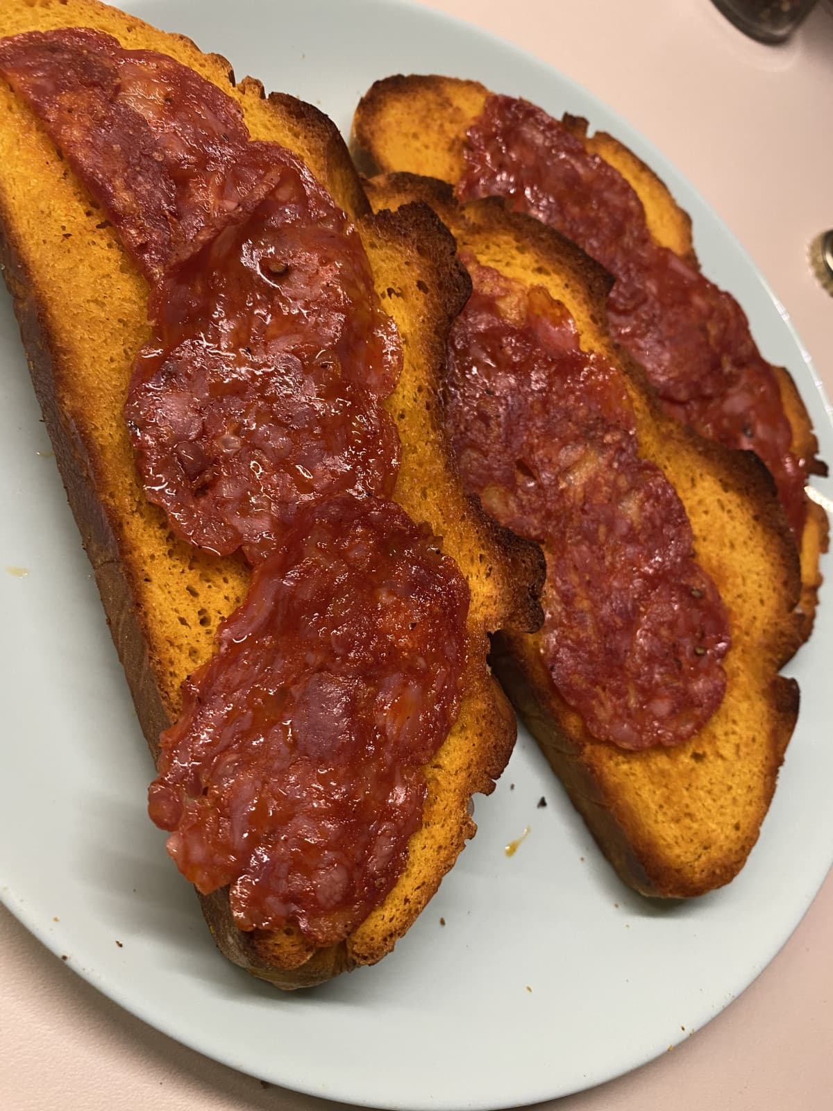 TA DAAA bruschette col pane alla zucca fatto ieri e spianata calabra arrostita sulla piastra