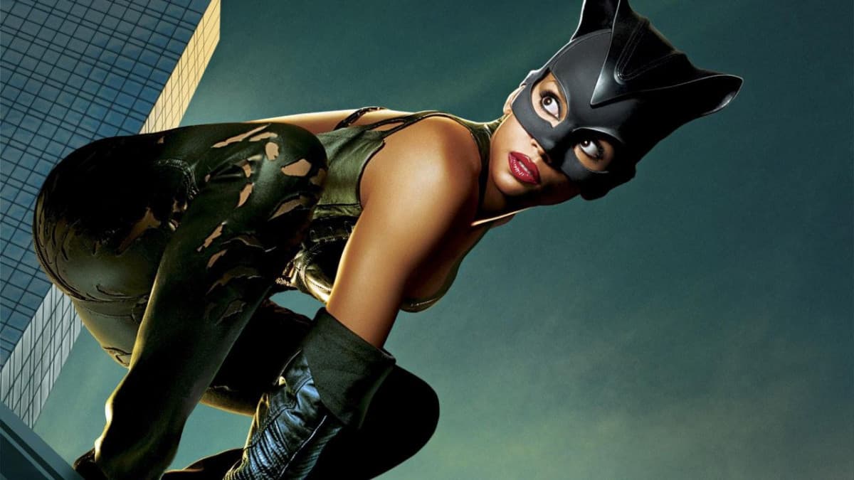 Ma solo secondo me questa Catwoman è mille volte meglio di quella nei film di batman?  Perché non hanno messo un'attrice nera sin da subito, sopratutto questa attrice.