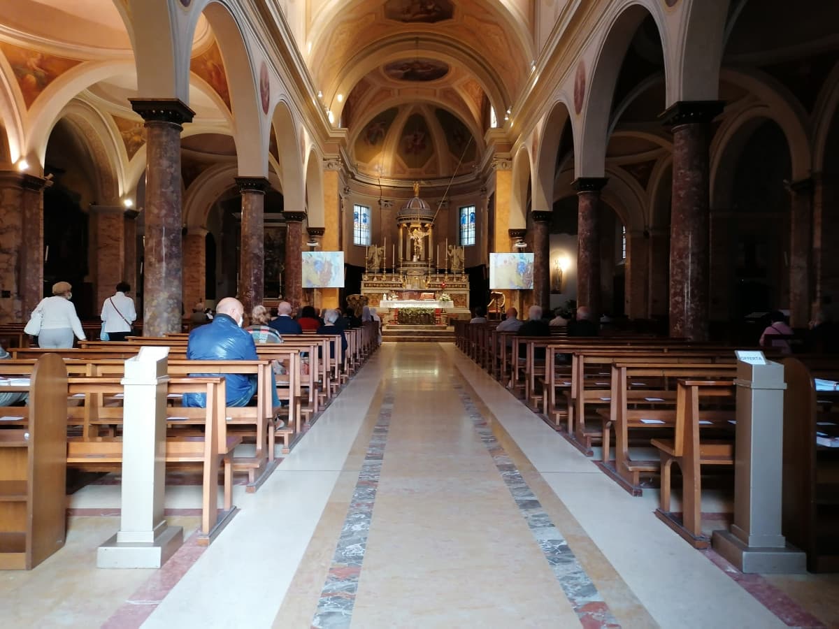 Aver fatto le elementari e medie a una privata cattolica be like sentire ancora risuonare nella mente i canti di chiesa per Natale, Pasqua, Ognissanti, festa patronale, spettacolini di fine anno, coretti vari