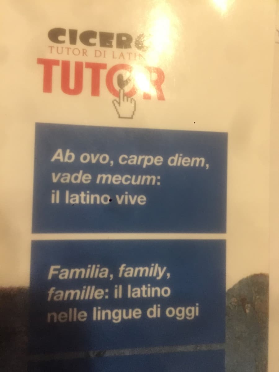 Mi ricorda le descrizioni dietro le custodie dei Blu-Ray dei film pixar tipo “Un ragazzo e dei giocattoli: l’avventura iniziah!”