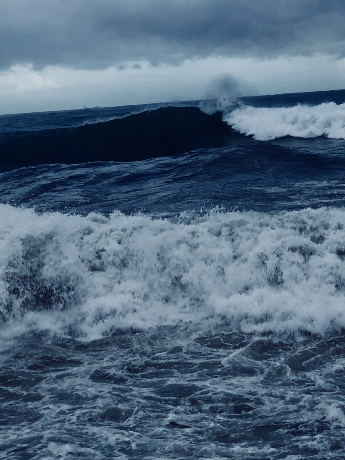 “Siamo un mare in tempesta”. Foto scattata da me