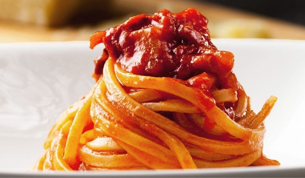 Mi è venuta voglia di pasta amatriciana e volevo condividere con voi una foto della pasta amatriciana ma su google non ho trovato niente che mi attirasse davvero quindi non so se riuscirò a contagiarvi la voglia. Comunque scusate ma coniugazione dei verbi 