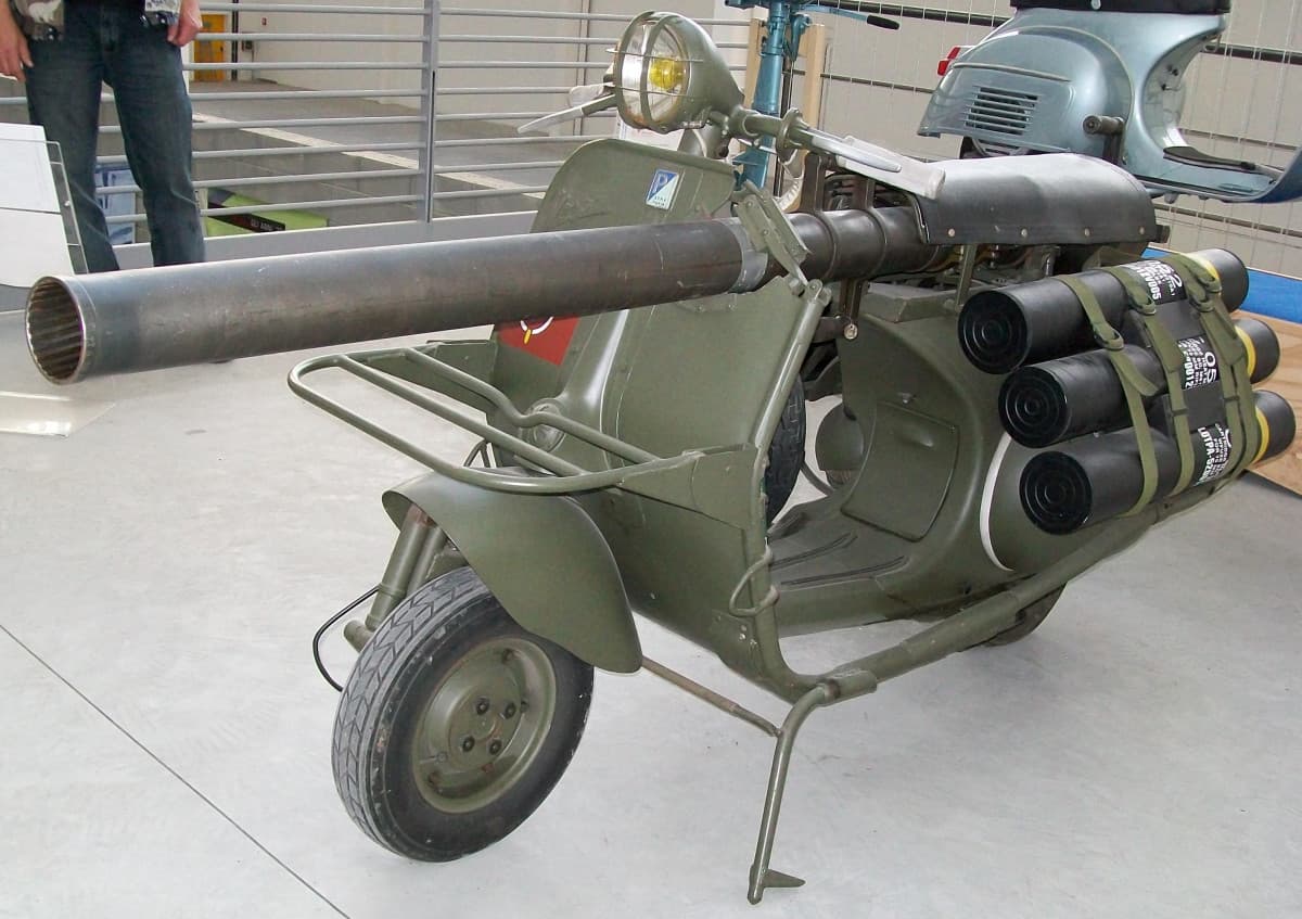 si è una vespa con un cannone (non quello a cui pensi)