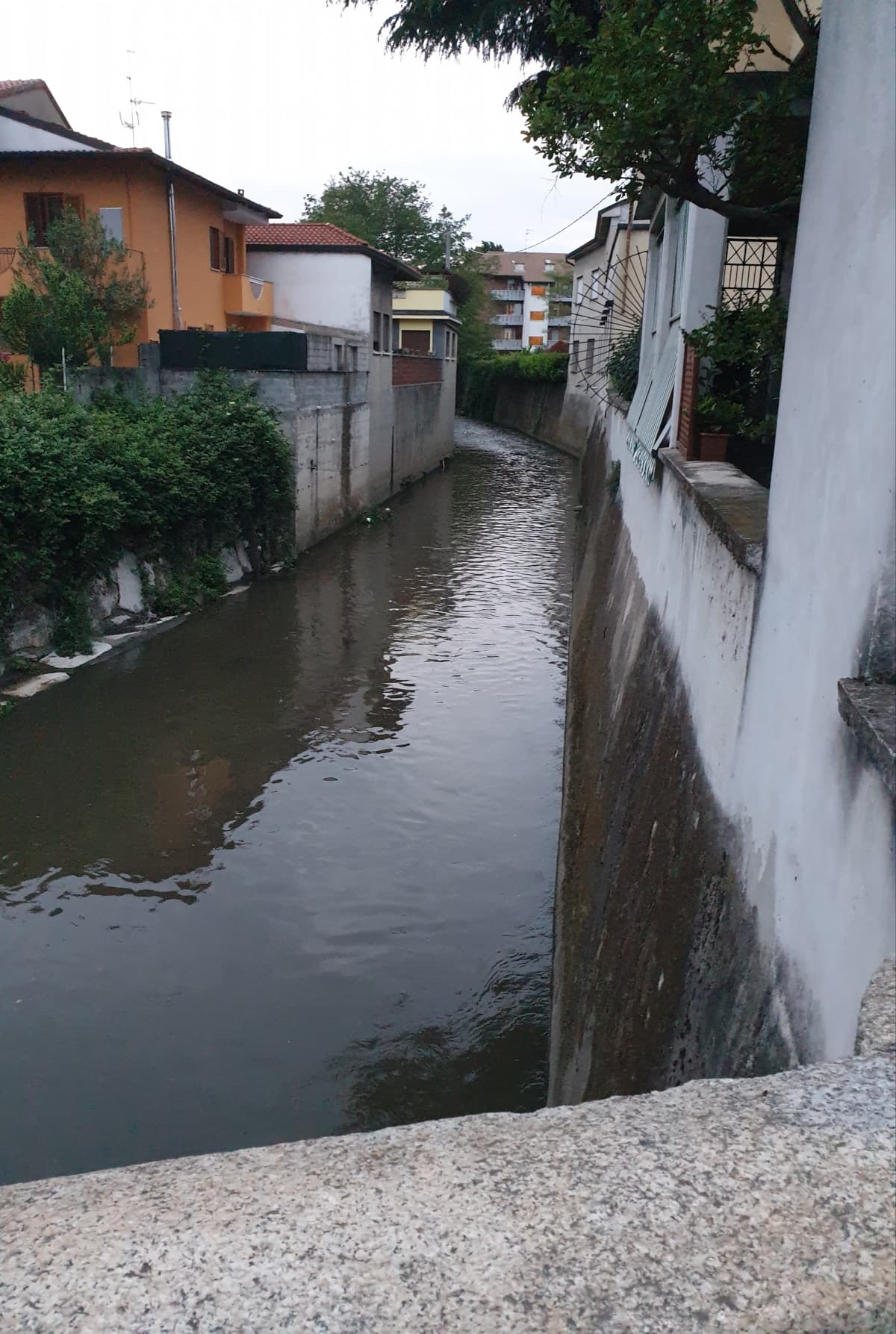 Odio fare 'ste cose. Non lo chiamerò sfogo perchè non lo è, se non mi annoiassi non lo posterei nemmeno. Non ce l'ho con nessuno in particolare, mi è successo più volte e voglio "chiarire" (Non cambierà nulla ma stica').