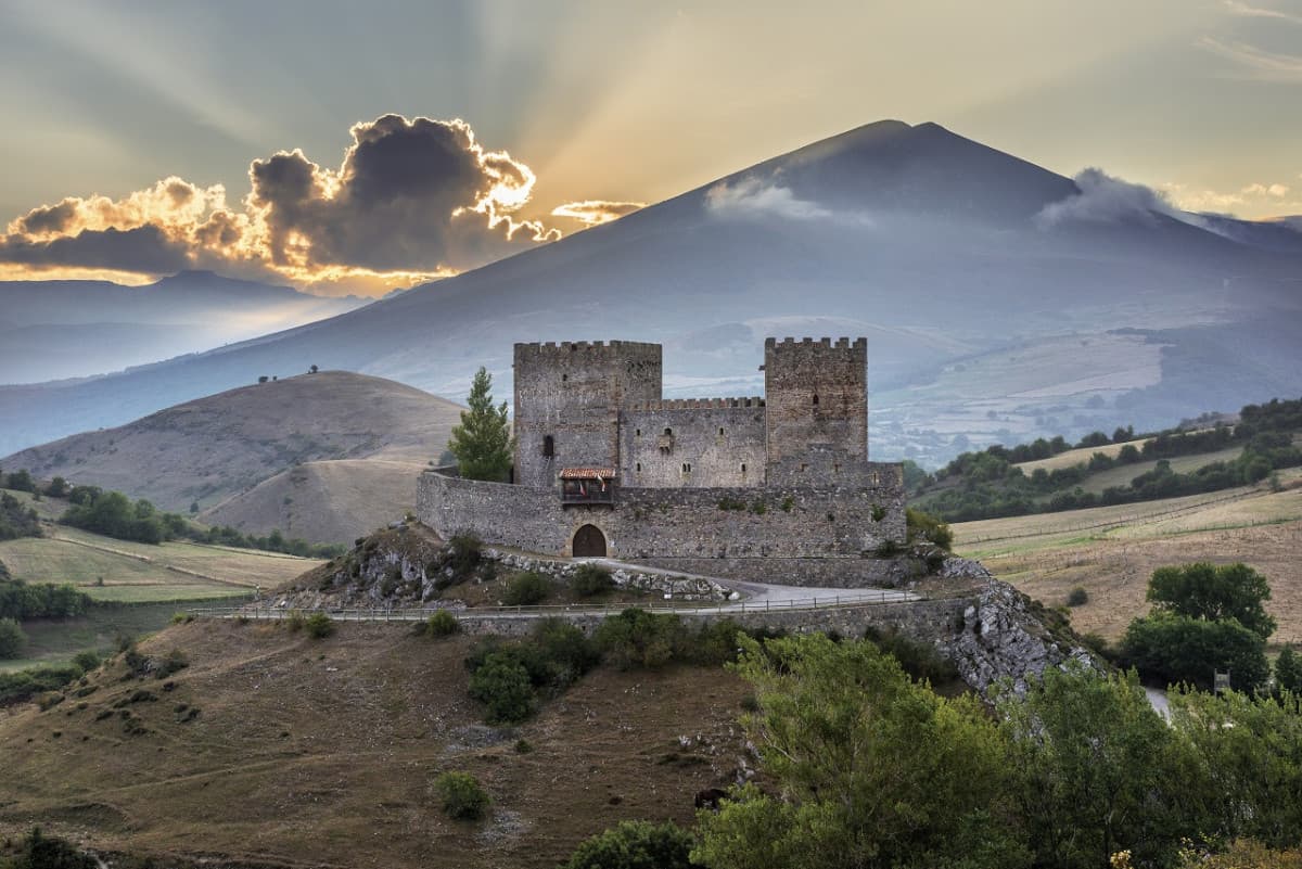 Boh secondo me la Spagna è un po' troppo e ingiustamente sottovalutata quando si parla di medioevo