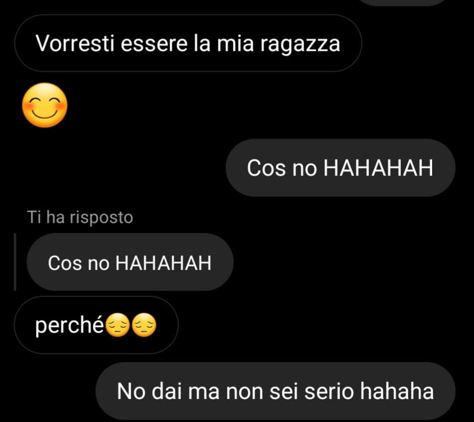 Leggete non ve ne pentirete. In pratica mi ha scritto dal nulla sto albanese chiedendomi a caso di essere la sua ragazza (era serio), sono stata un po' stronza ma vi prego dalle cose che scriveva non ho potuto farne a meno. Ovviamente la chat non è solo qu