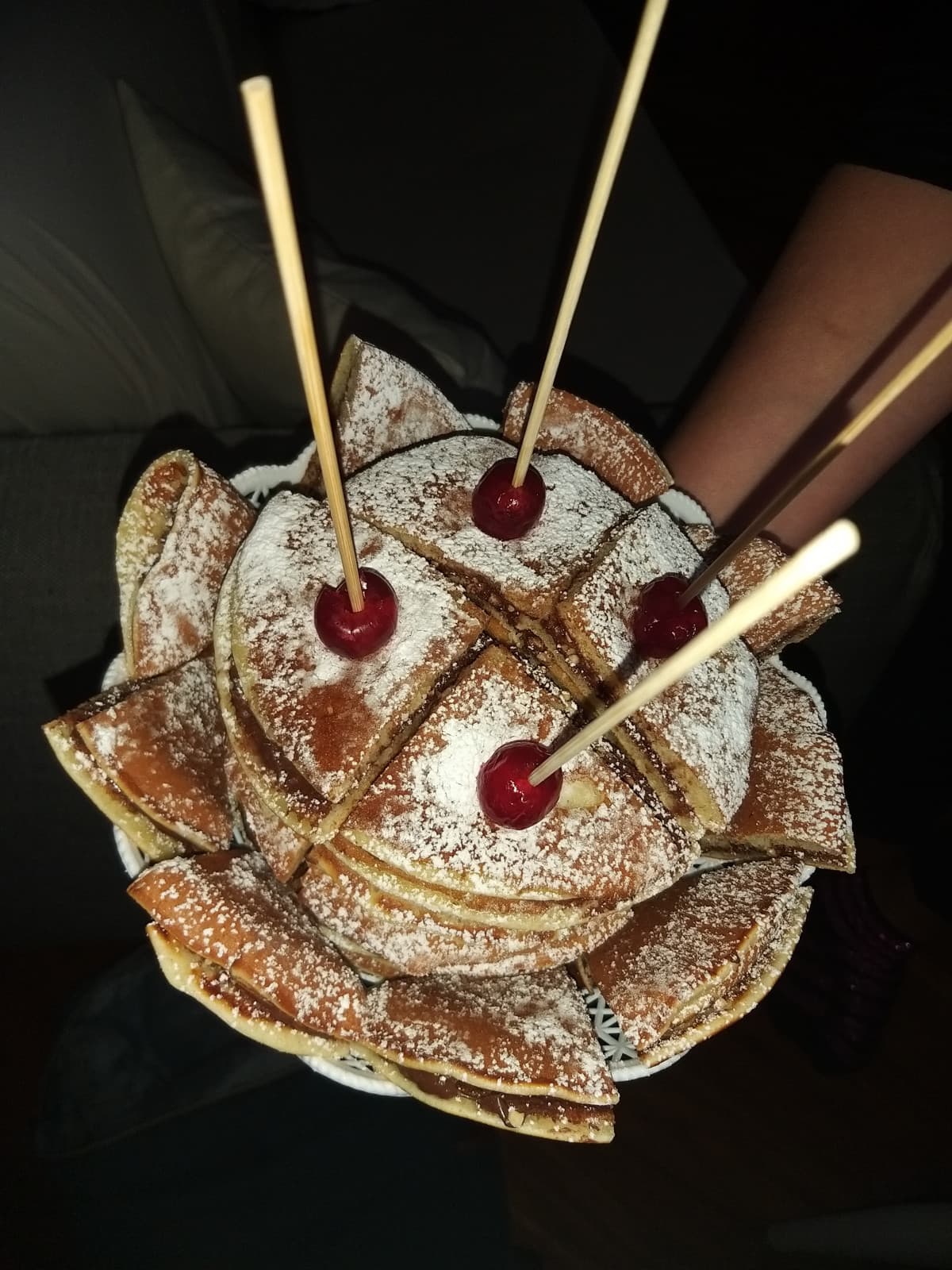 Quando prepari la torta per il compleanno di tua madre ma lei la porta ai colleghi e tu non sai neanche che sapore c'ha