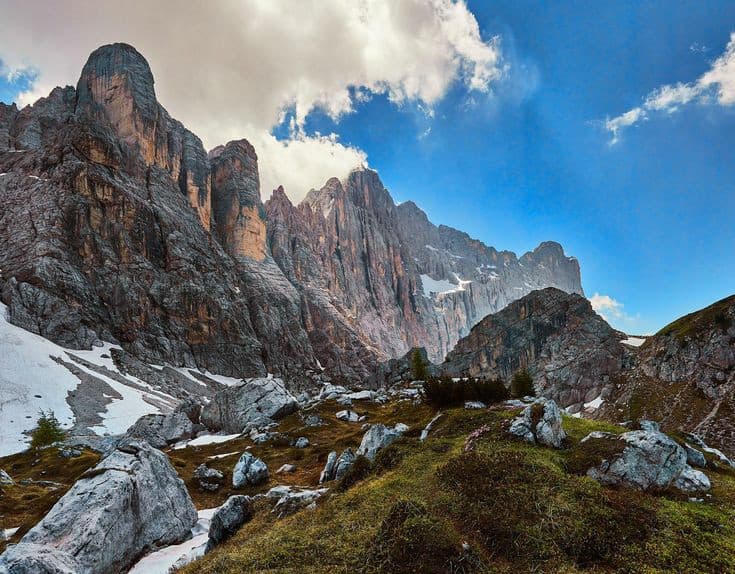 domani DOMANI VADO A CAMMINARE IN MONTAGNA SIIIIIIIII SI SIII A 2000 METRI. Non sono ironico mi piace troppo fare "escursionismo" 