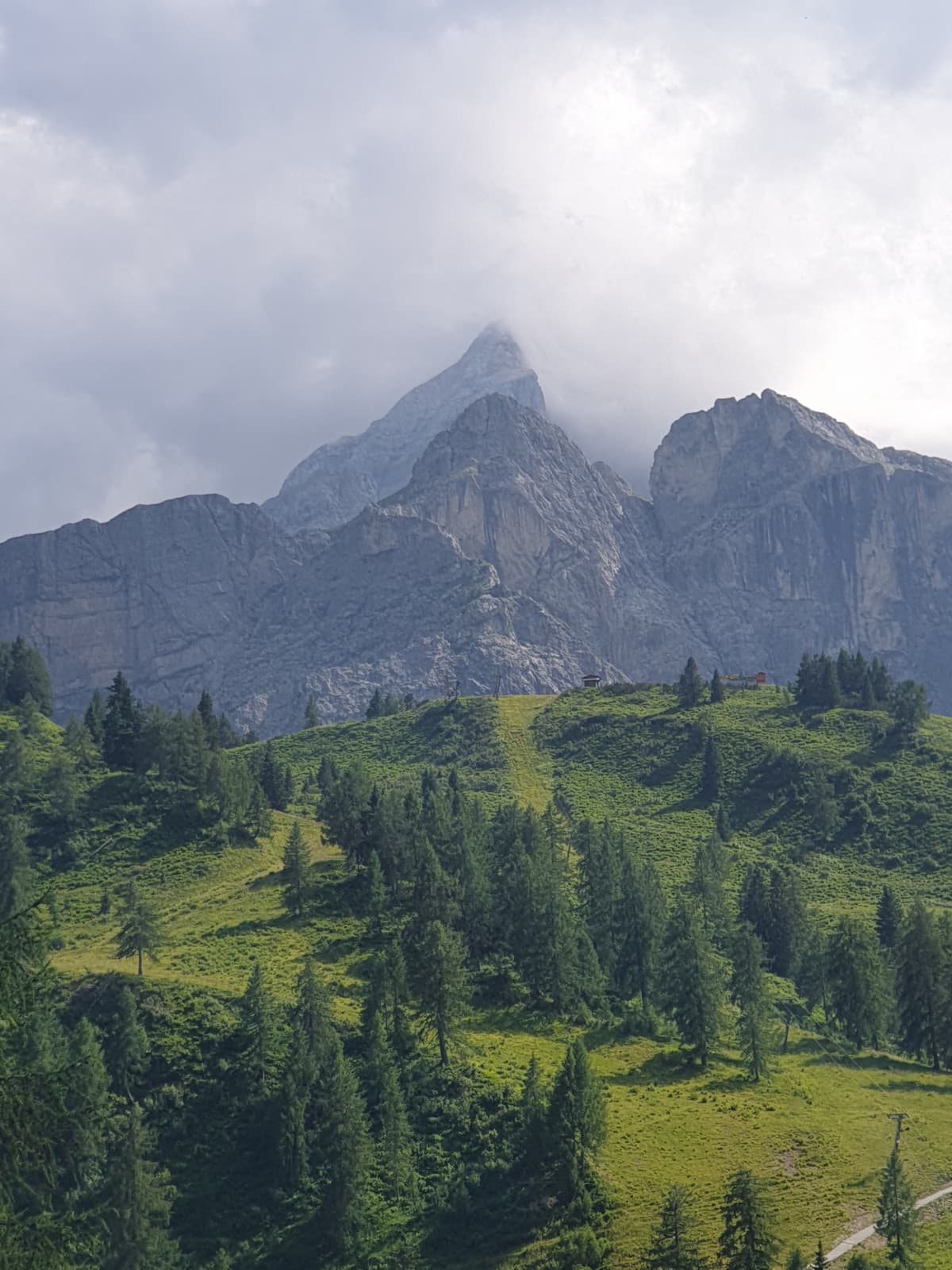 La montagna. Pacifica ma selvaggia,rilassante ma pericolosa,sperduta ma piena di vita. Le adoro