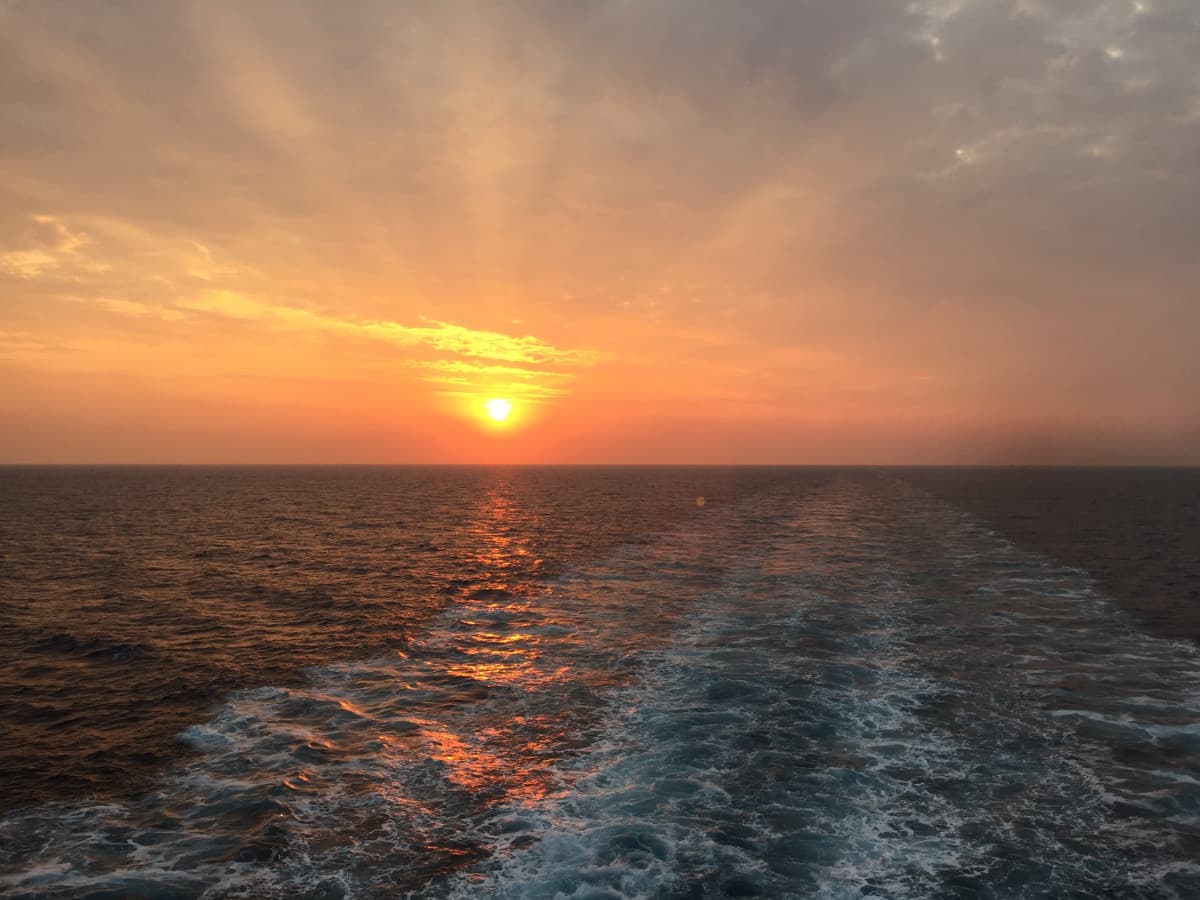 Alba e tramonto visti da una nave (foto mie, avevo voglia di pubblicarle)