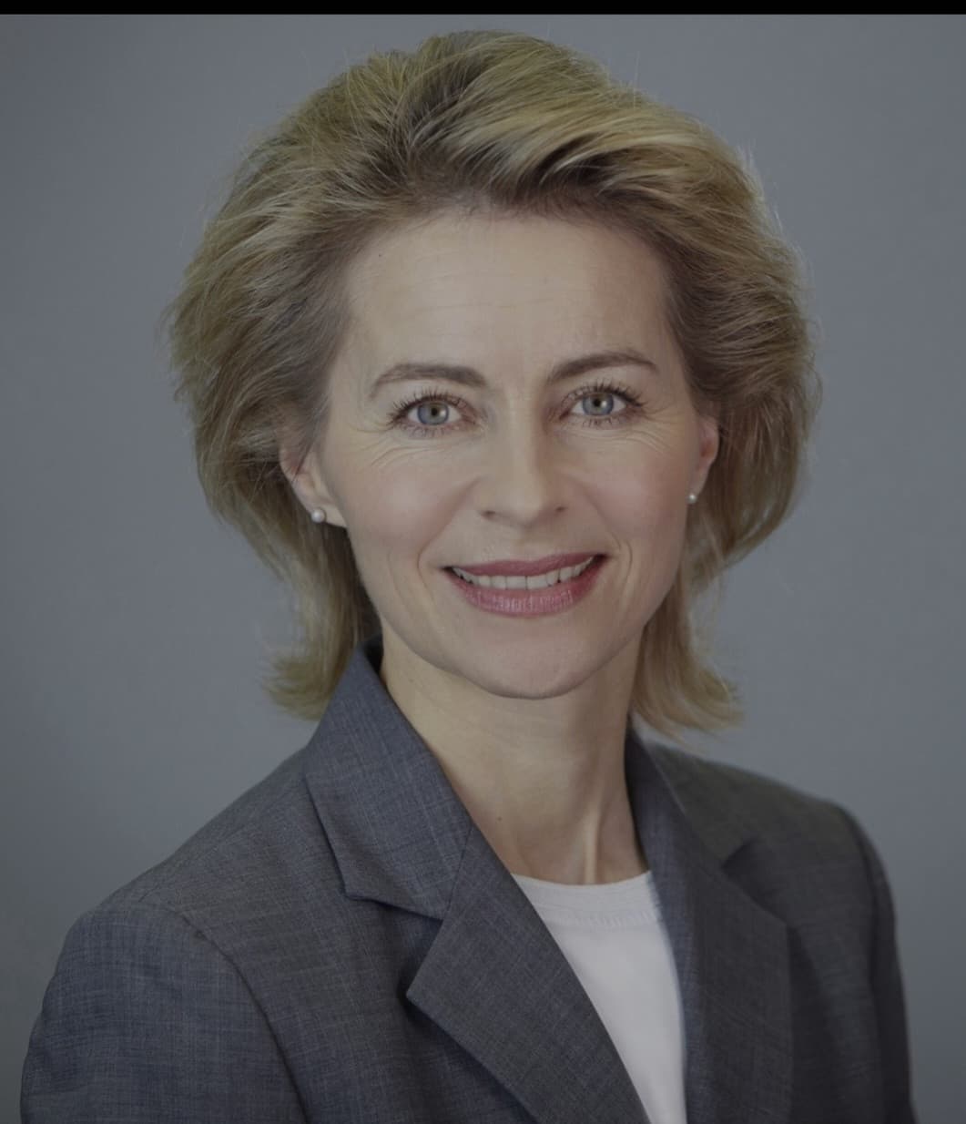 È in momenti come questi che rivendico il mio feticismo per Ursula von der Leyen