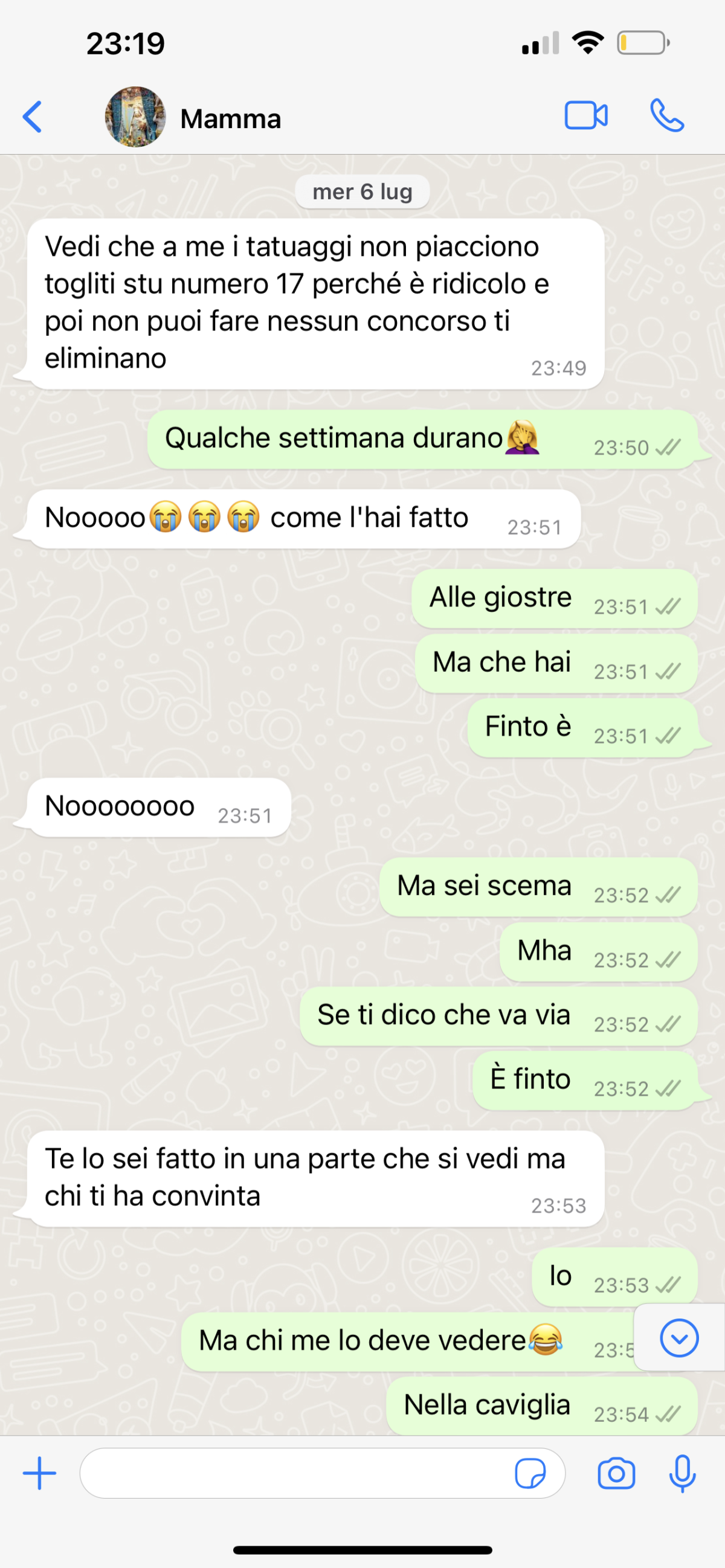 Mia madre e i tatuaggi finti