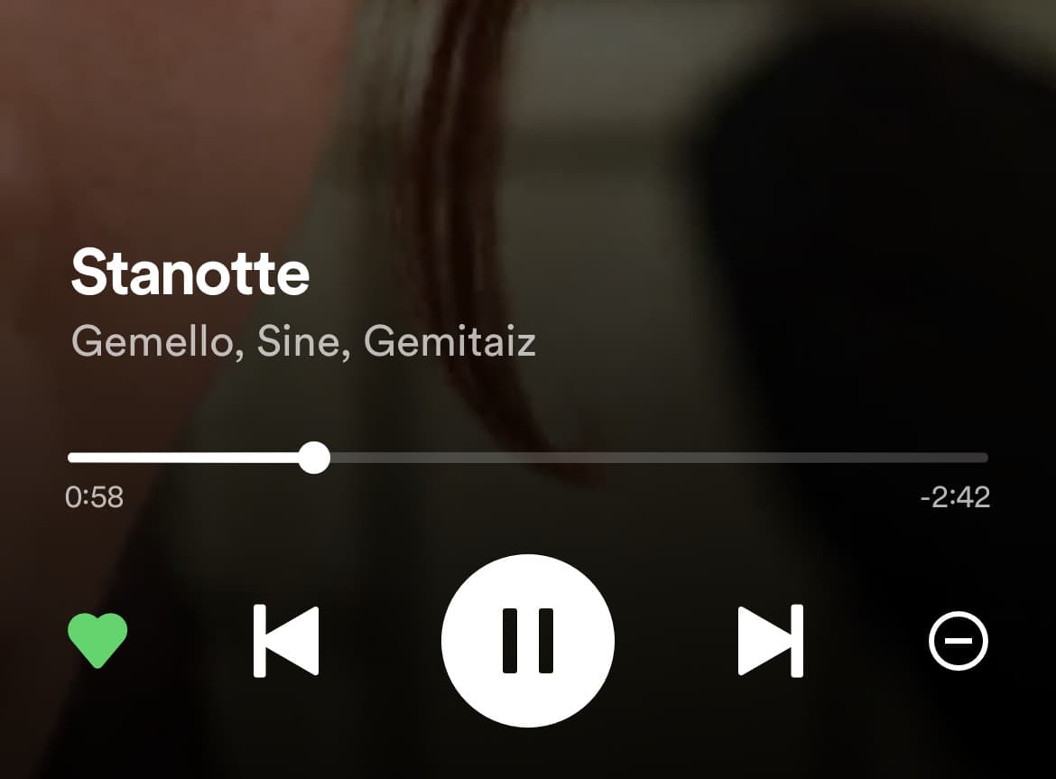 se dedicherò a qualcuno questa canzone vuol dire che sono innamorata persa (x ora nn ancora successo) 