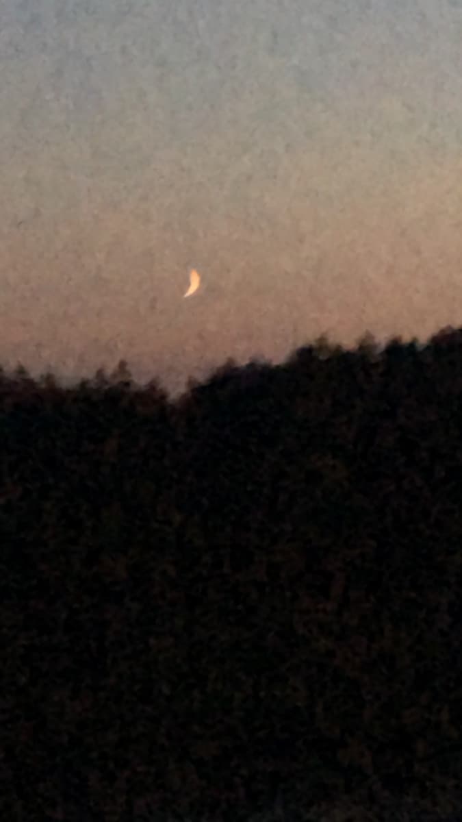 Luna con dietro il tramonto 