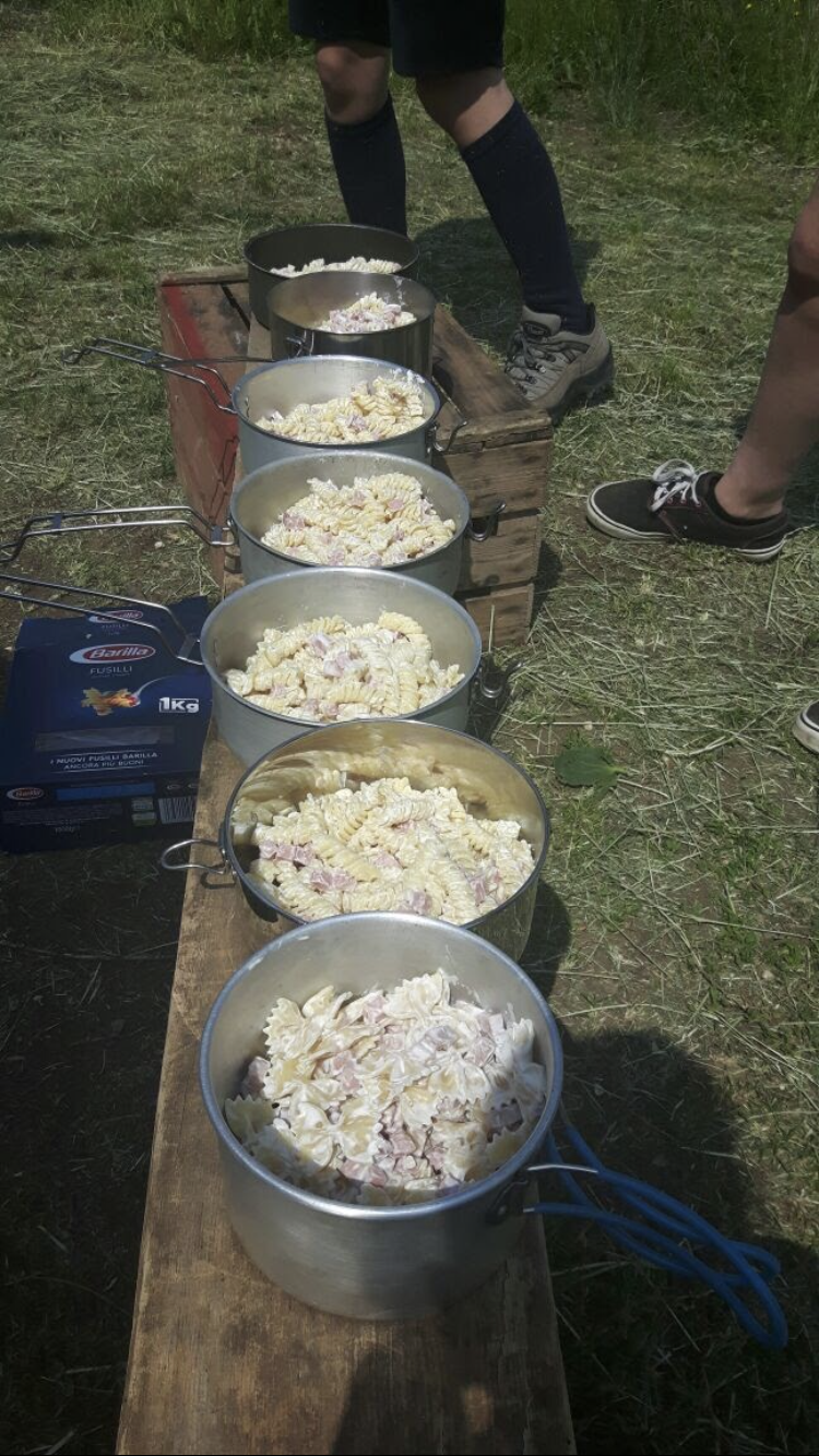 Metterei la foto della pizza con l'ananas che ho mangiato solo per farvi fastidio, ma non la trovo quindi beccatevi questa carbonara ?