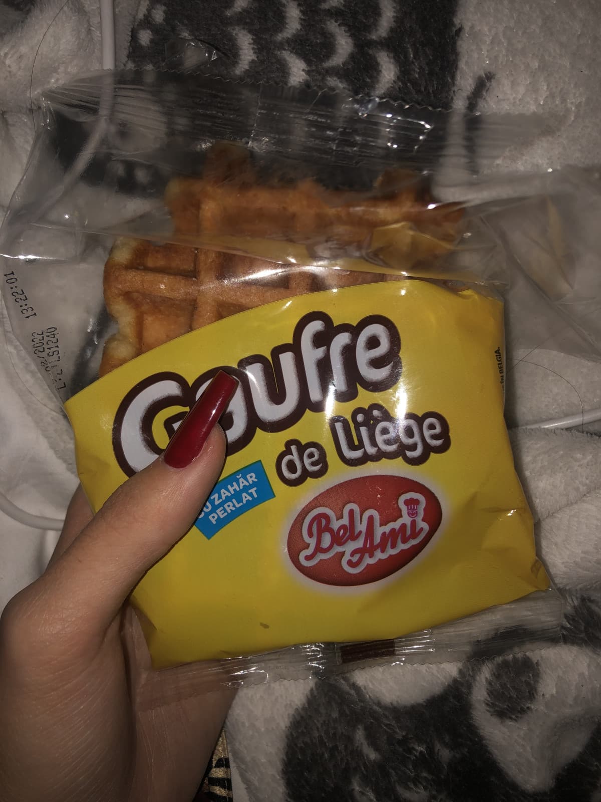 Ho detto al ragazzo che mi piace che ho fame e mi ha portato sta cosa e fa schifo mi viene da piangere odio la mia vita voglio la pasta fatta da mia mamma 