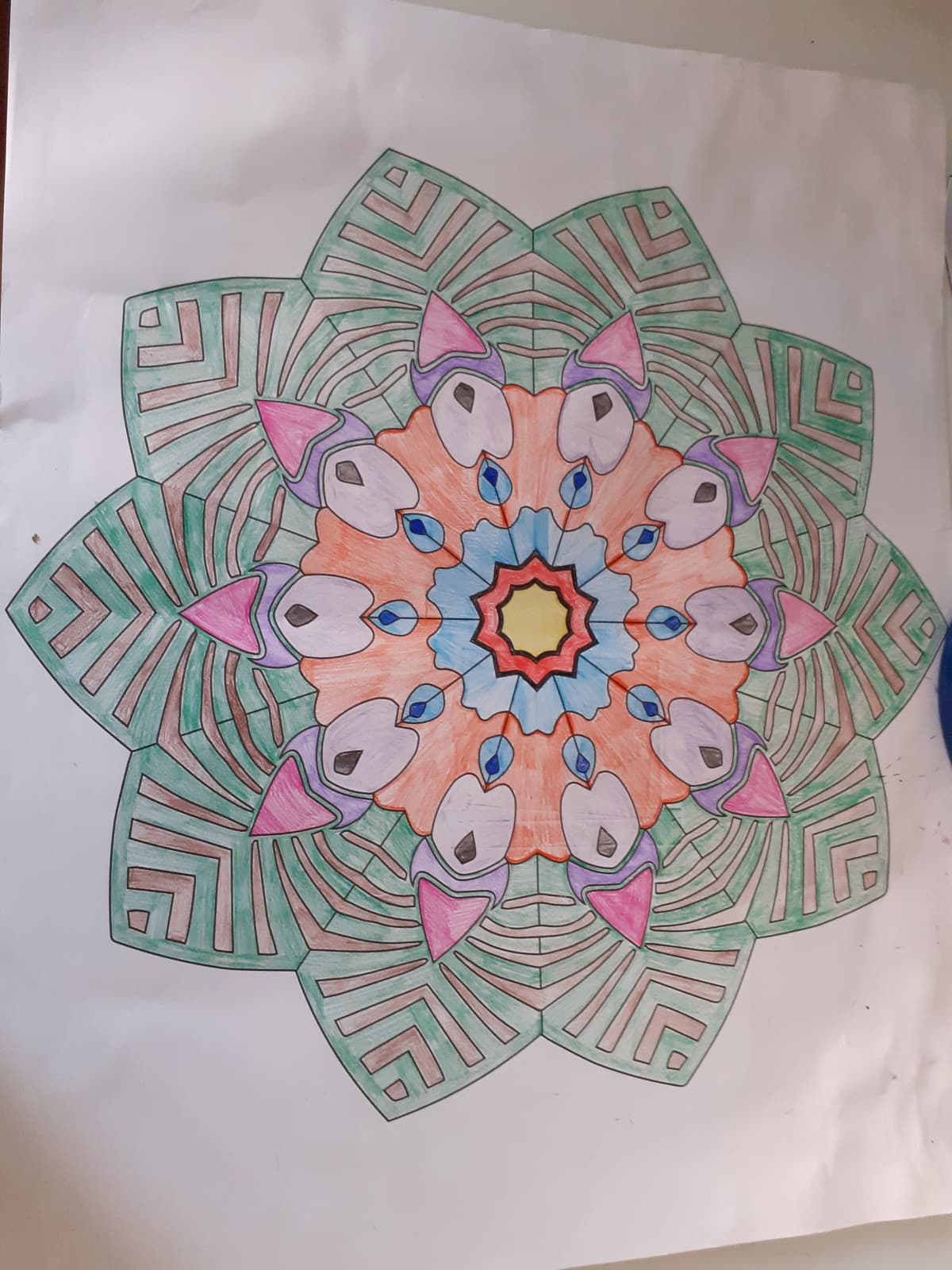 Mandala finito di colorare, pareri?