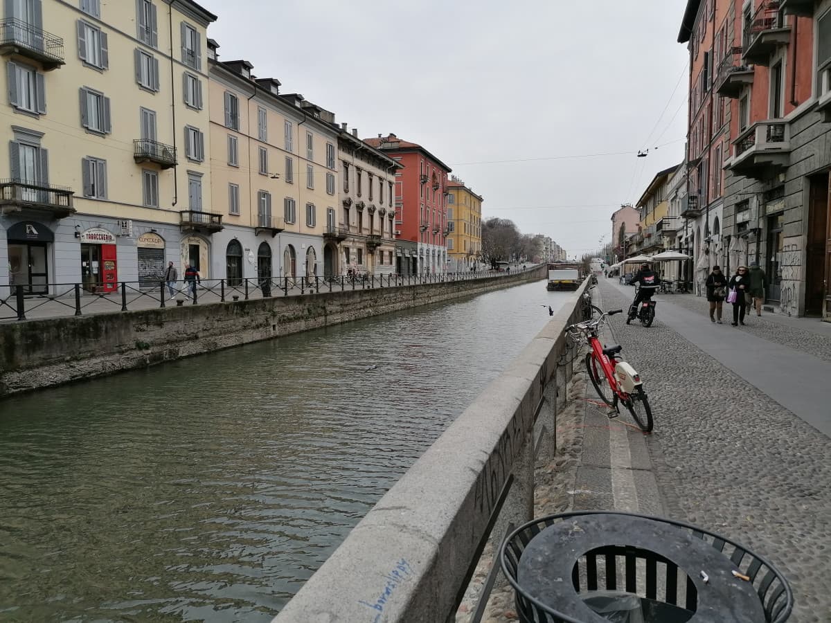 Non io che ho appena realizzato di aver confessato di aver marinato a tutta la scuola:. Nascondetemi raga