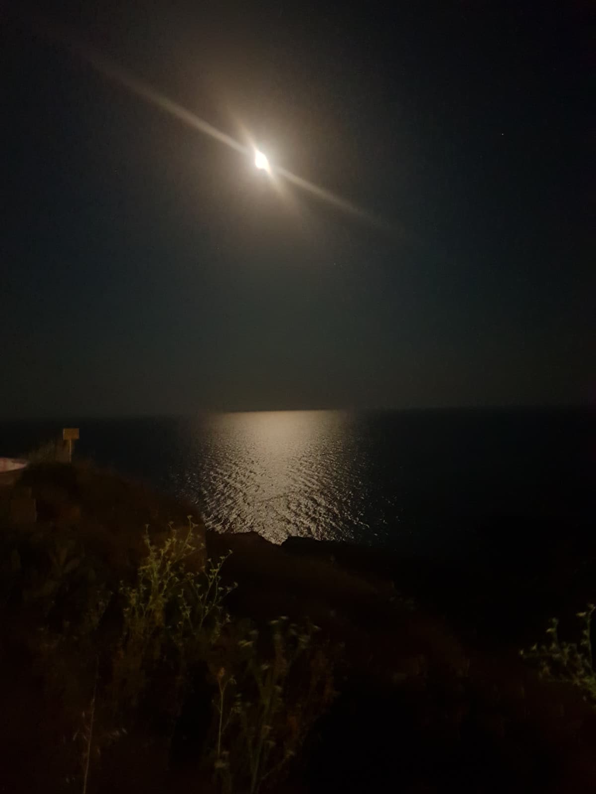 Santa Maria di Leuca,Puglia. Punto più a sud di essa e congiunzione tra il Mare Adriatico e lo Ionio. Foto fatta ora da faro, alla separazione esatta dei mari.