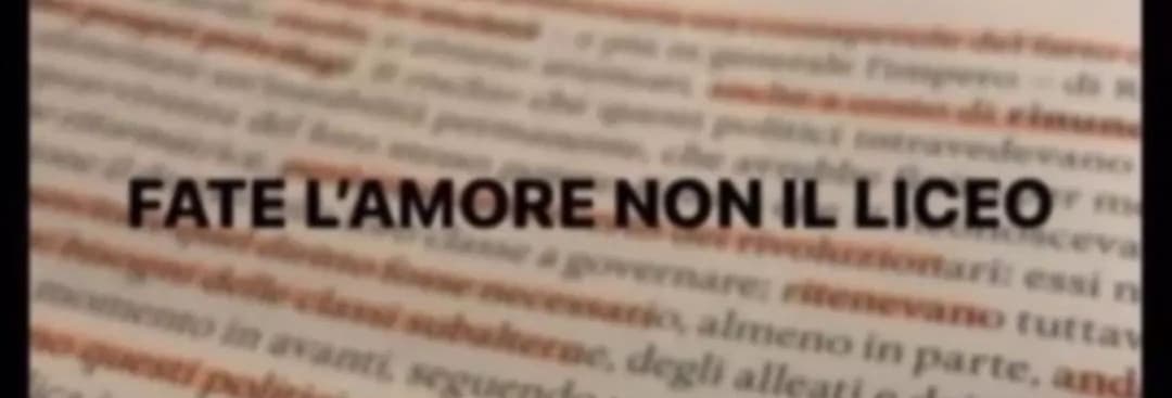 Negli ultimi giorni mi sono fatto un botto di selfie, sempre nello stesso posto tra l'altro 