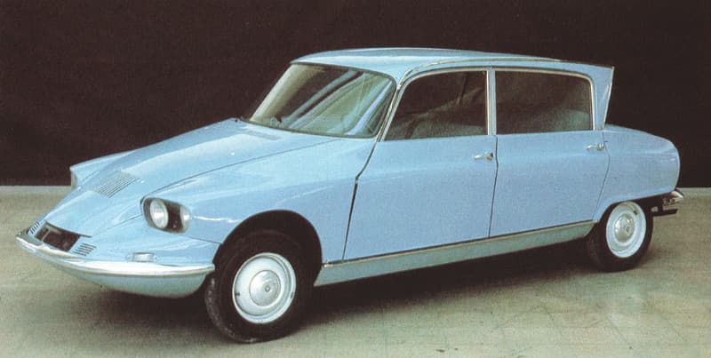 Prototipo della Citroën C-60 disegnato dalla scultore Flaminio Bertoni. Il veicolo anticipava la famosa forma a Z del lunotto della AMI 6.