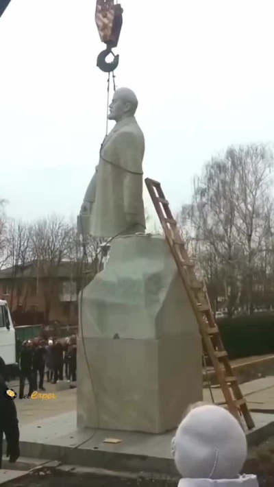 L'unico modo esatto per rimuovere le statue soviet 