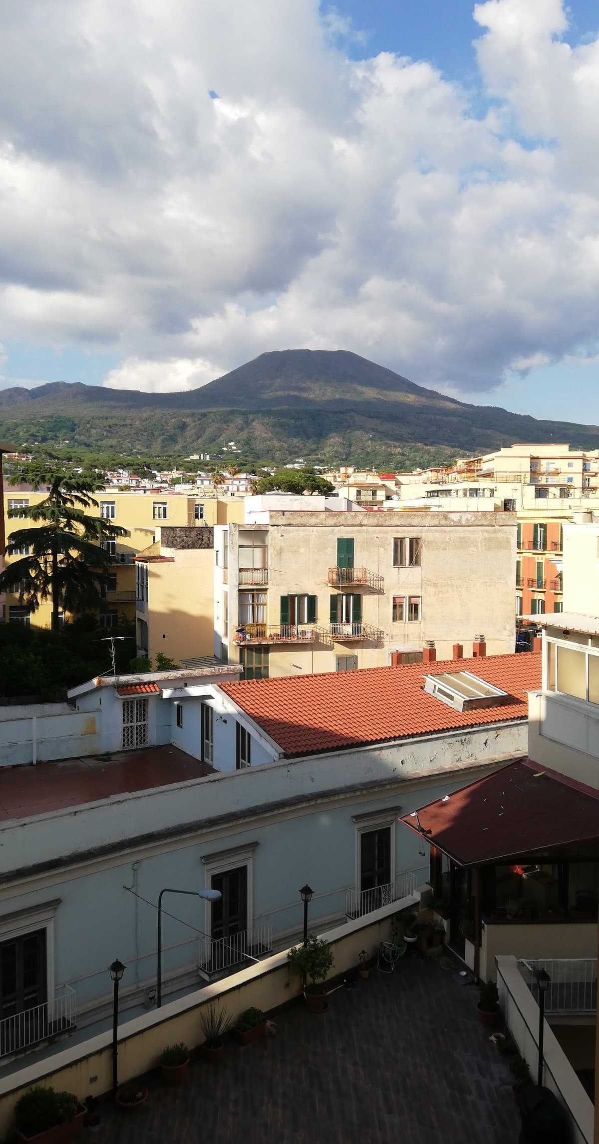 Torre del Greco (NA)... Tra la montagna ed il mare ❤️?⚜️