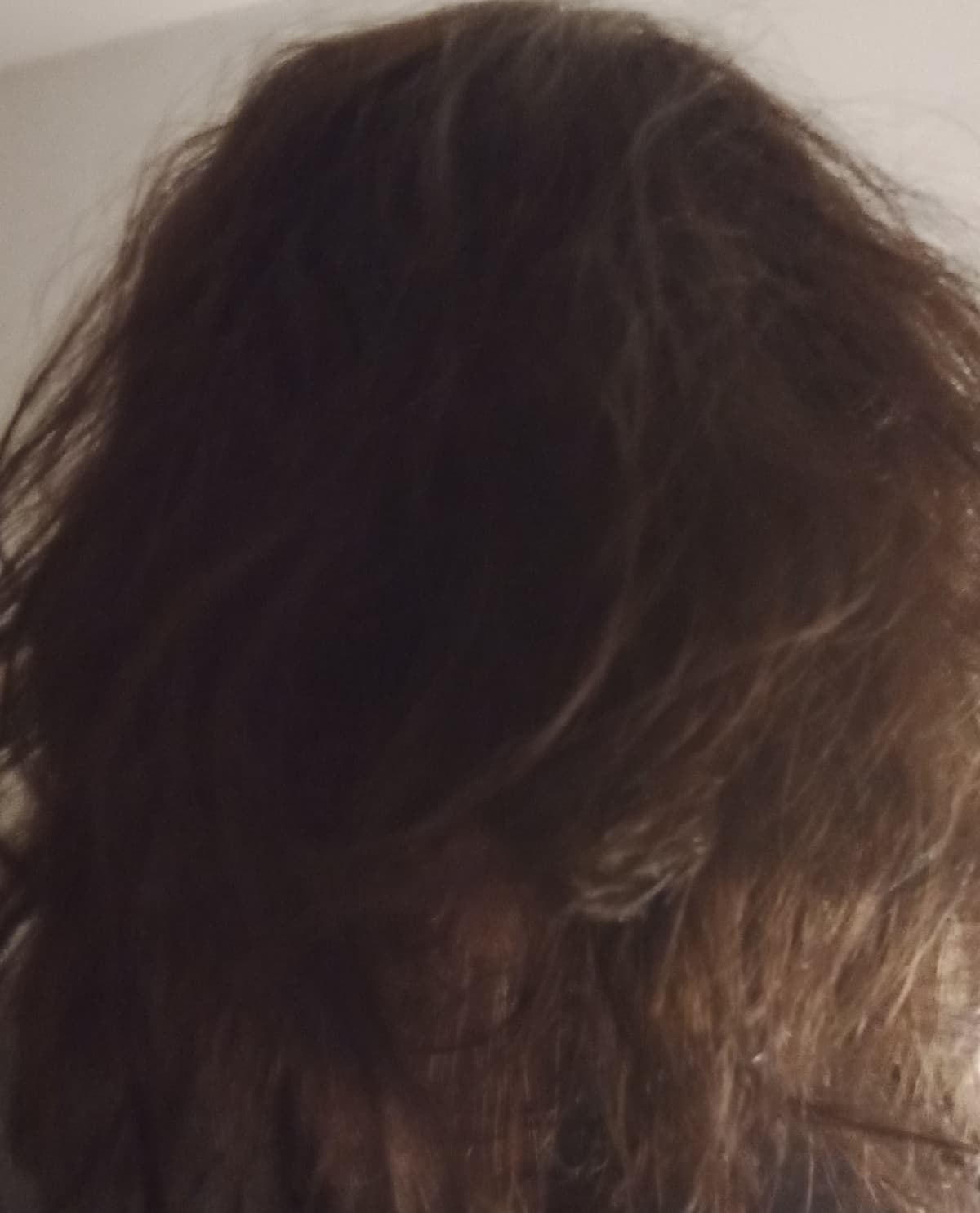 mi sono ricresciuti i capelli ma non ho tempo materiale per andarmeli a tagliare. pro: posso tornare a fare il cosplay di cugino it come un tempo contro: sono più brutti. 