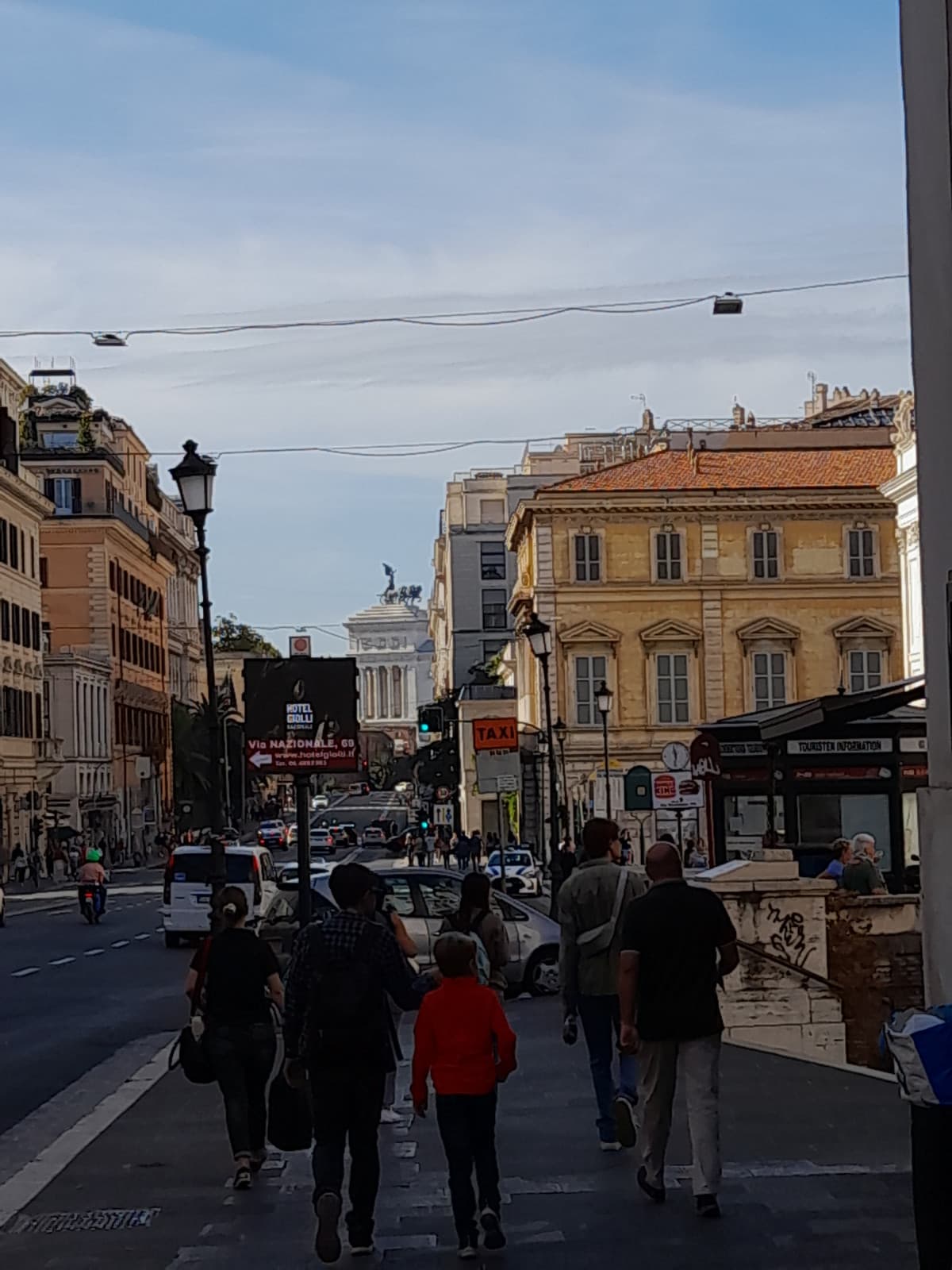 sono riuscito a salire sul treno per torino ora pensiamo a preparare due interrogazioni lo stesso giorno delle quali materie non ho seguito metà delle lezioni perché ero in francia ?