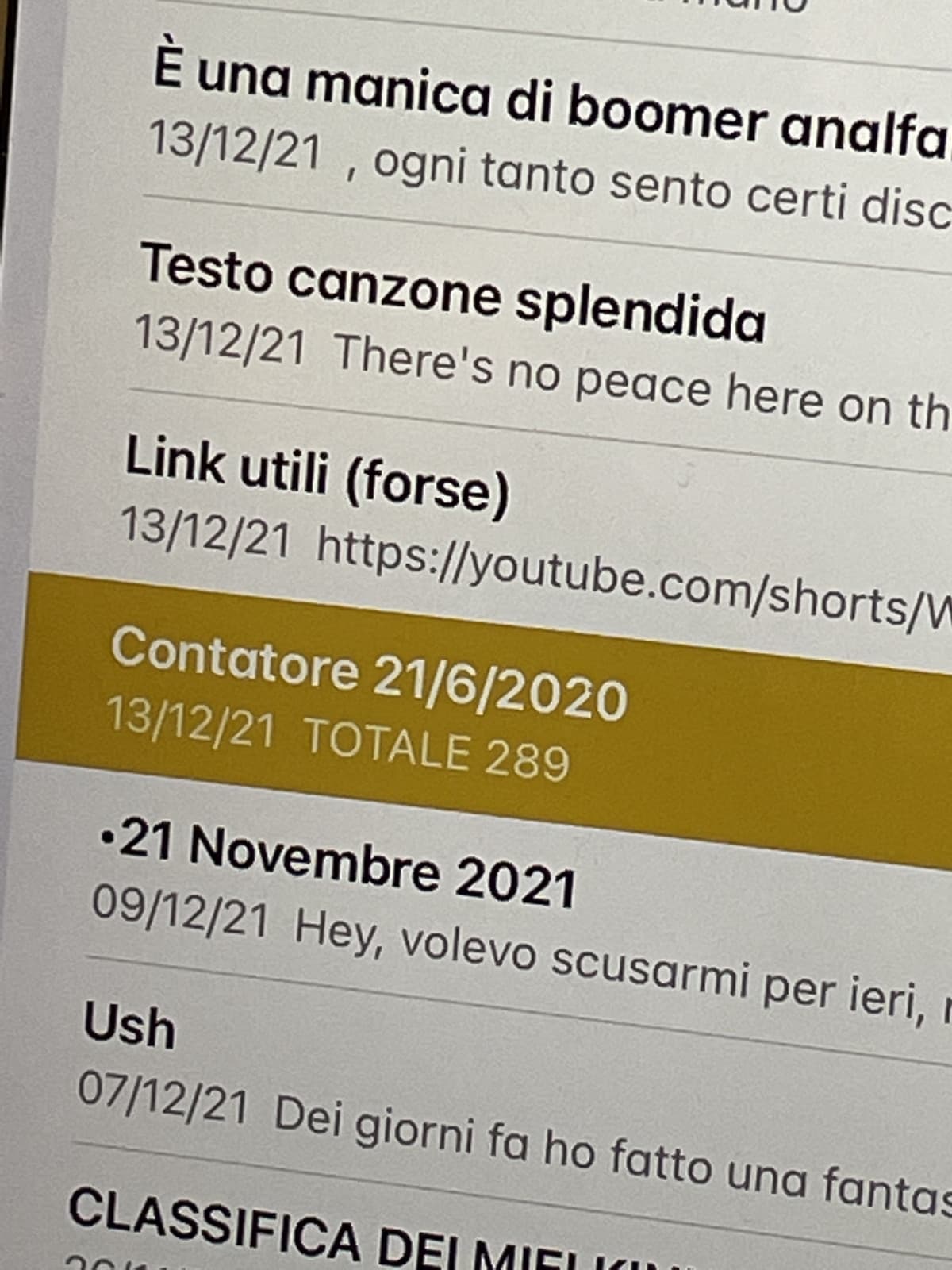 Quando usavo ancora toccarmi tenevo nota di quante volte lo facevo e su cosa lo facevo lol, quindi posso dire con esattezza quante volte ho fatto certe cose su un determinato personaggio lol