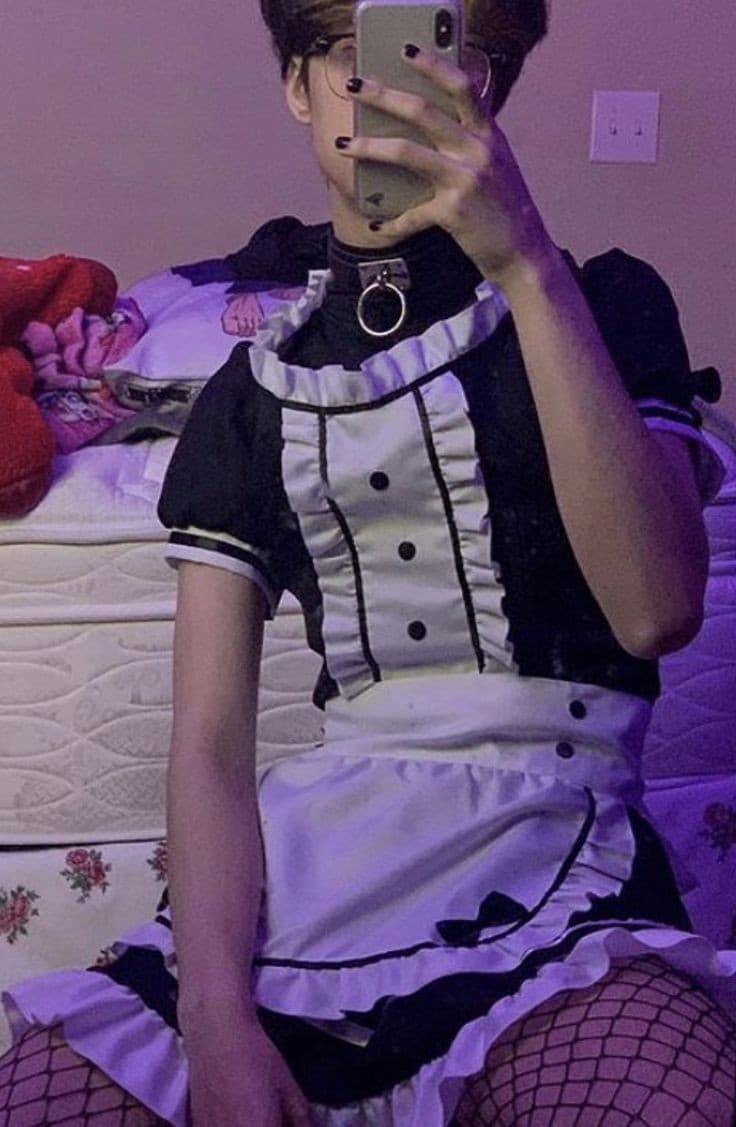 Penso che i ragazzi vestiti da maid siano il sesso in persona, ma in generale i femboy mi fanno molto sesso. Mi comprerò un vestito così prima o poi. 