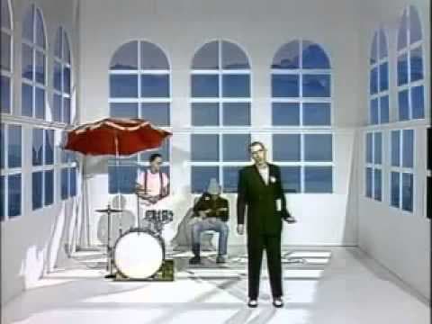 Ogni volta che risento una canzone degli anni 80 mi viene una sorta di "nostalgia" di quegli anni lì anche se non li ho mai vissuti 