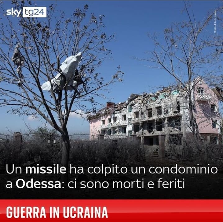 Quel condominio ha proprio l'aspetto di un palazzo bombardato ??????