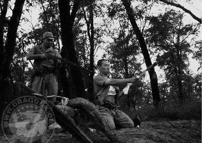 Un ufficiale giapponese fa un Seppuku. Impero del Giappone, anni '40‌‌
