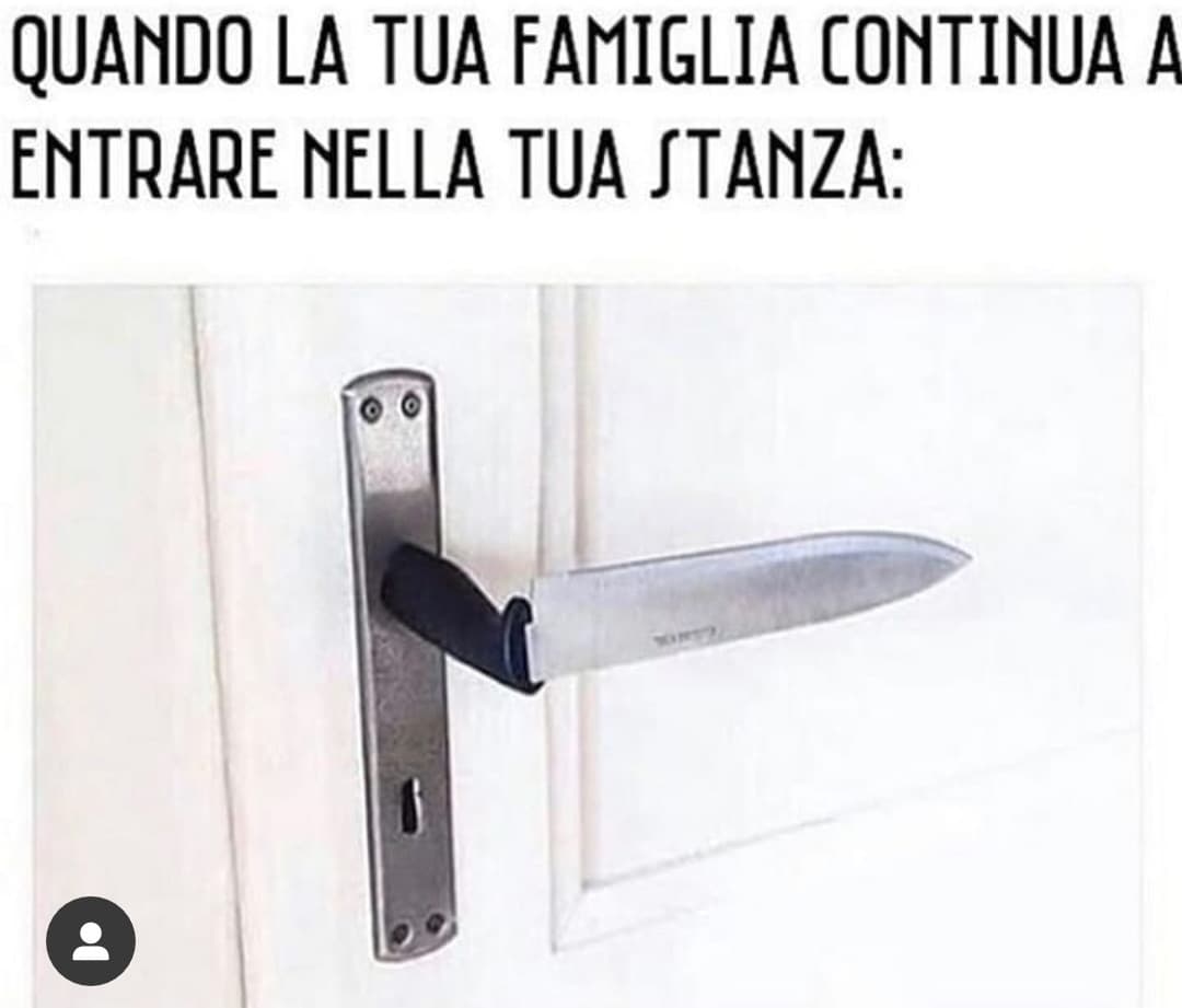 Cioè non dico che non voglio che entriate, ma non entrate. 