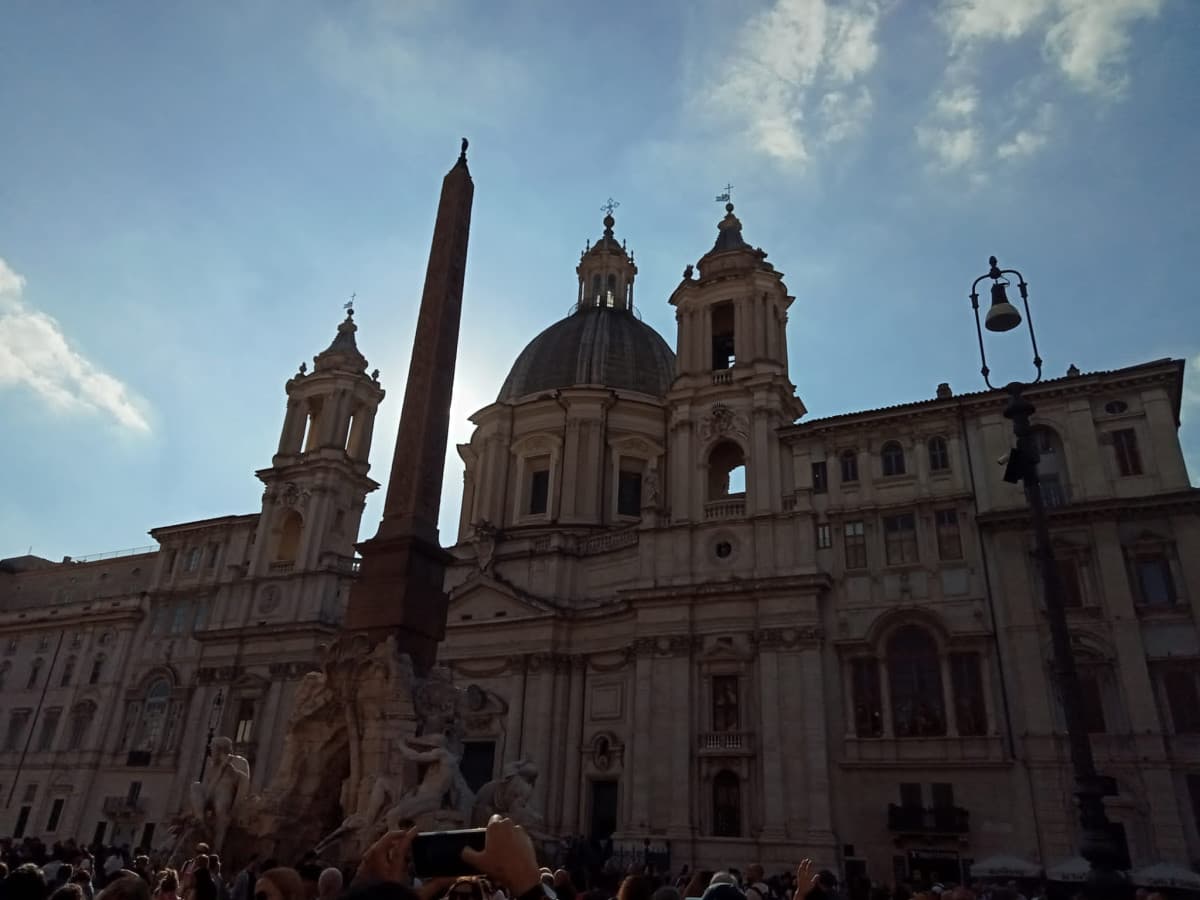 vorrei rimanere un po' di più ma sono un sacco affaticato e domani ho scuola, quindi mi sa che andrò