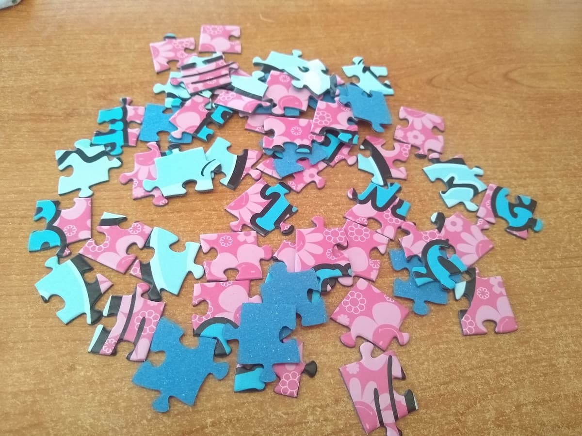 Un mio amico mi ha portato un puzzle senza scatola, ho il raffreddore, non sono bravo a fare i puzzle e lui non mi ha neanche dato la scatola ... Buona fortuna a me