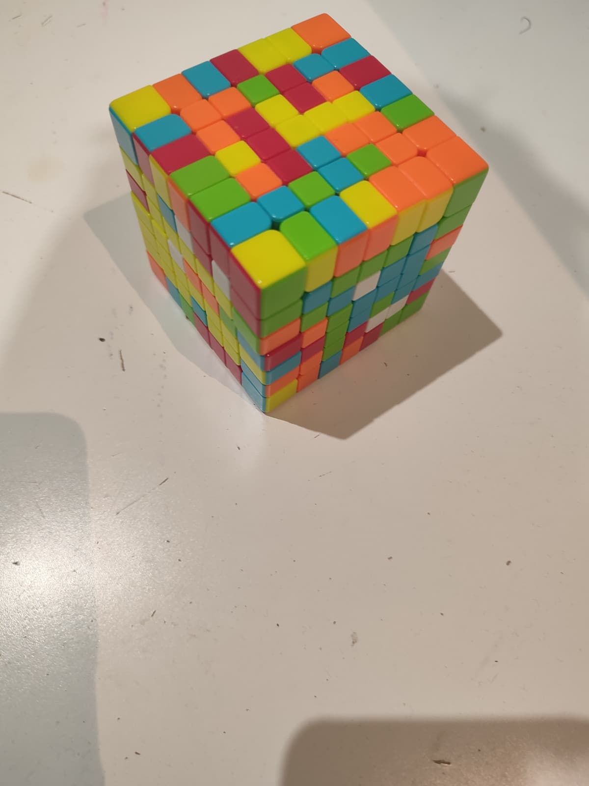 Cubo di Rubik 7x7, se lo risolvo che mi fate? Cmq nel dubbio sono etero