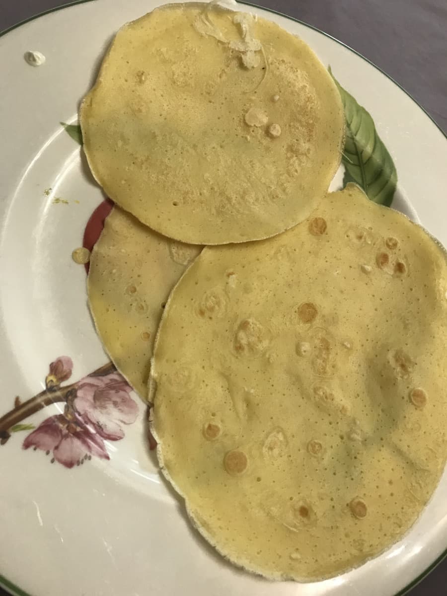 sta foto fa piuttosto schifo, ma ho fatto le crêpes e sono venute STRAA BENE I’M SO HAPPY